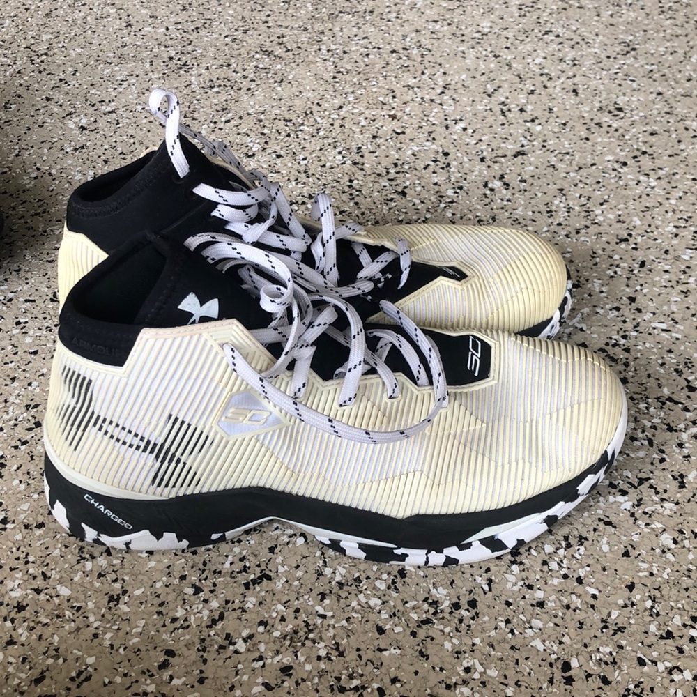 UNDER ARMOUR BASKETBALL SHOES